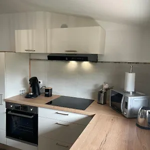https://joli-t1-3-renove-mars-2022-proche-lac-et-ville.hotels-rhonealpes.com